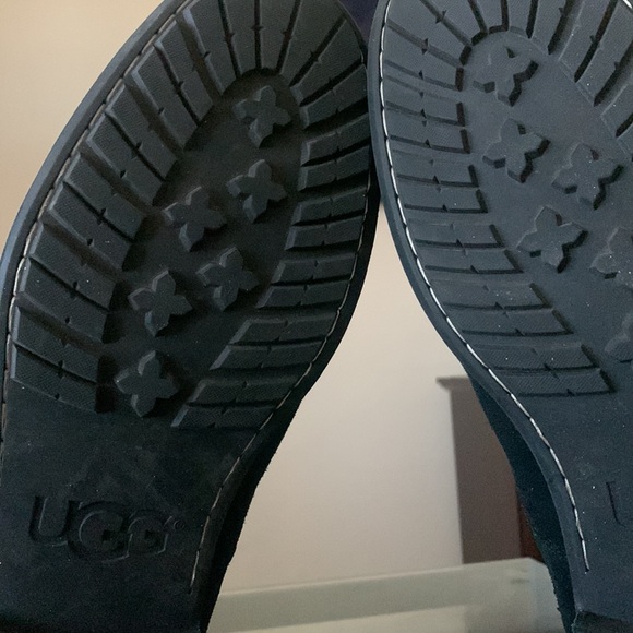 UGG Clyne Suede Ankle Chelsea Boots - Picture 11 of 12